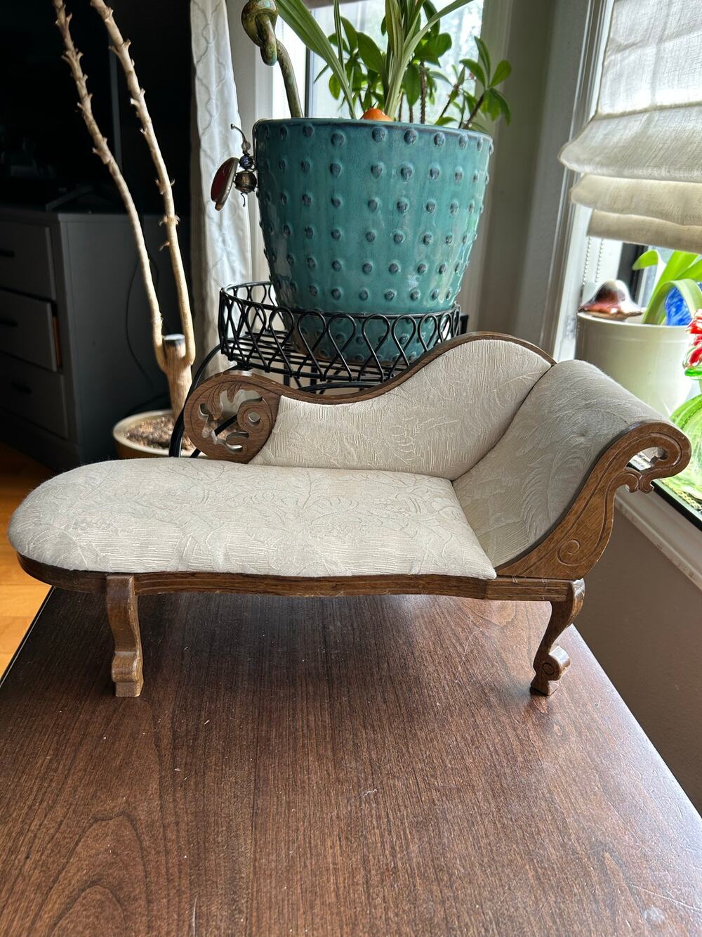 Vintage Dollhouse Wooden Walnut Victorian French Chaise lounge 16”